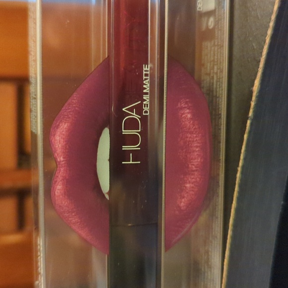 Huda Beauty Demi Matte Cream Lipstick Stain Bawse Bold Wine Color NEW NIB NICE - Picture 4 of 8
